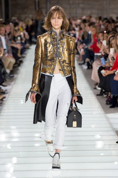 Look 8